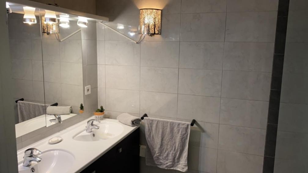 Superbe 70m2 De 3 Piece Proche Mer Et Transport Apartment *